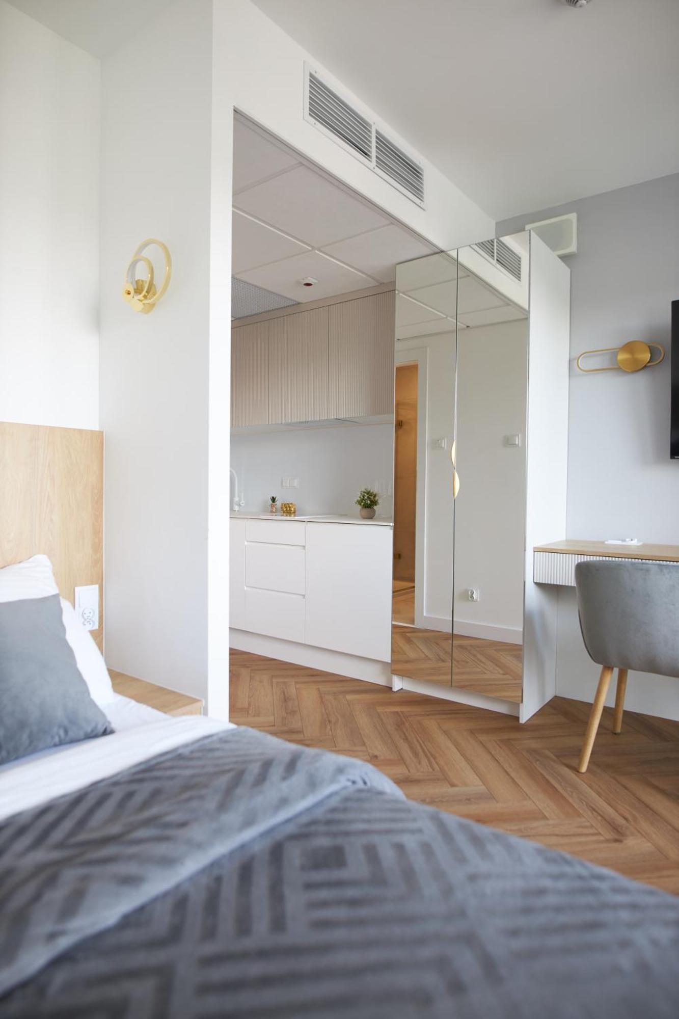 Hello Apartments Pileckiego Варшава Екстериор снимка
